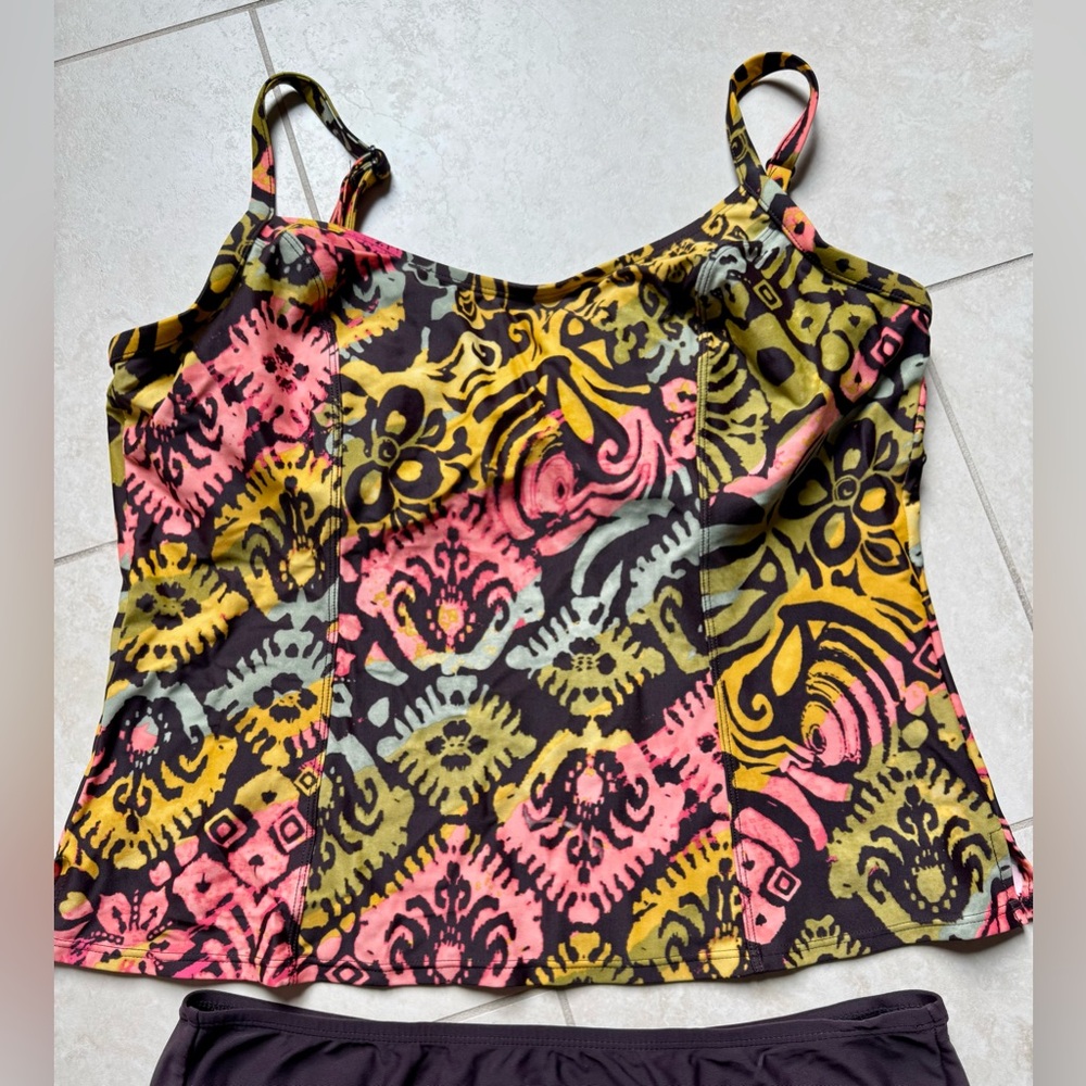 Colorful Patterned Tankini Set - Picture 3 of 5